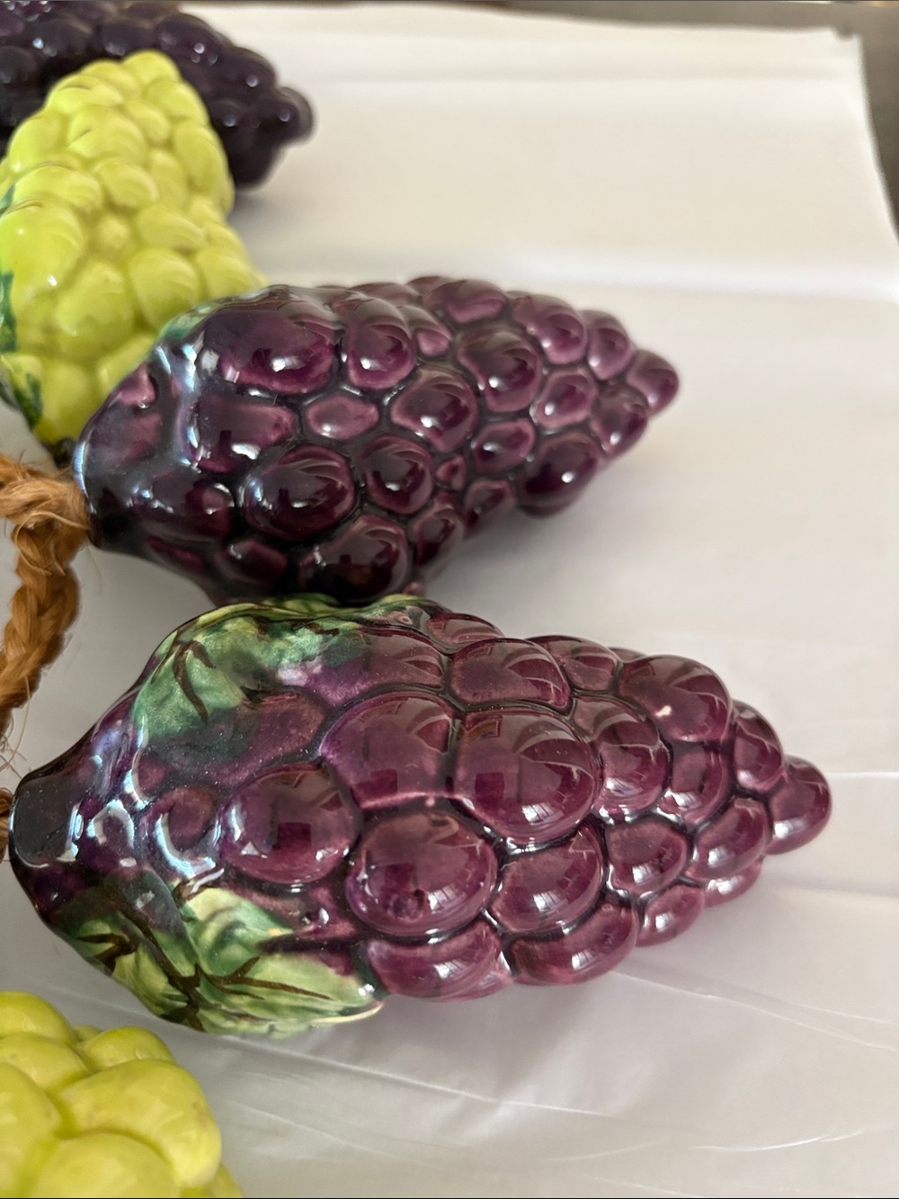 Ceramic Tuscan Italy Hanging Grape Cluster On Jute Cord Wall Hanging Decor 3D - Picture 4 of 8